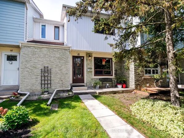 6540 Falconer Dr #45, Mississauga, ON L5N 1M1
