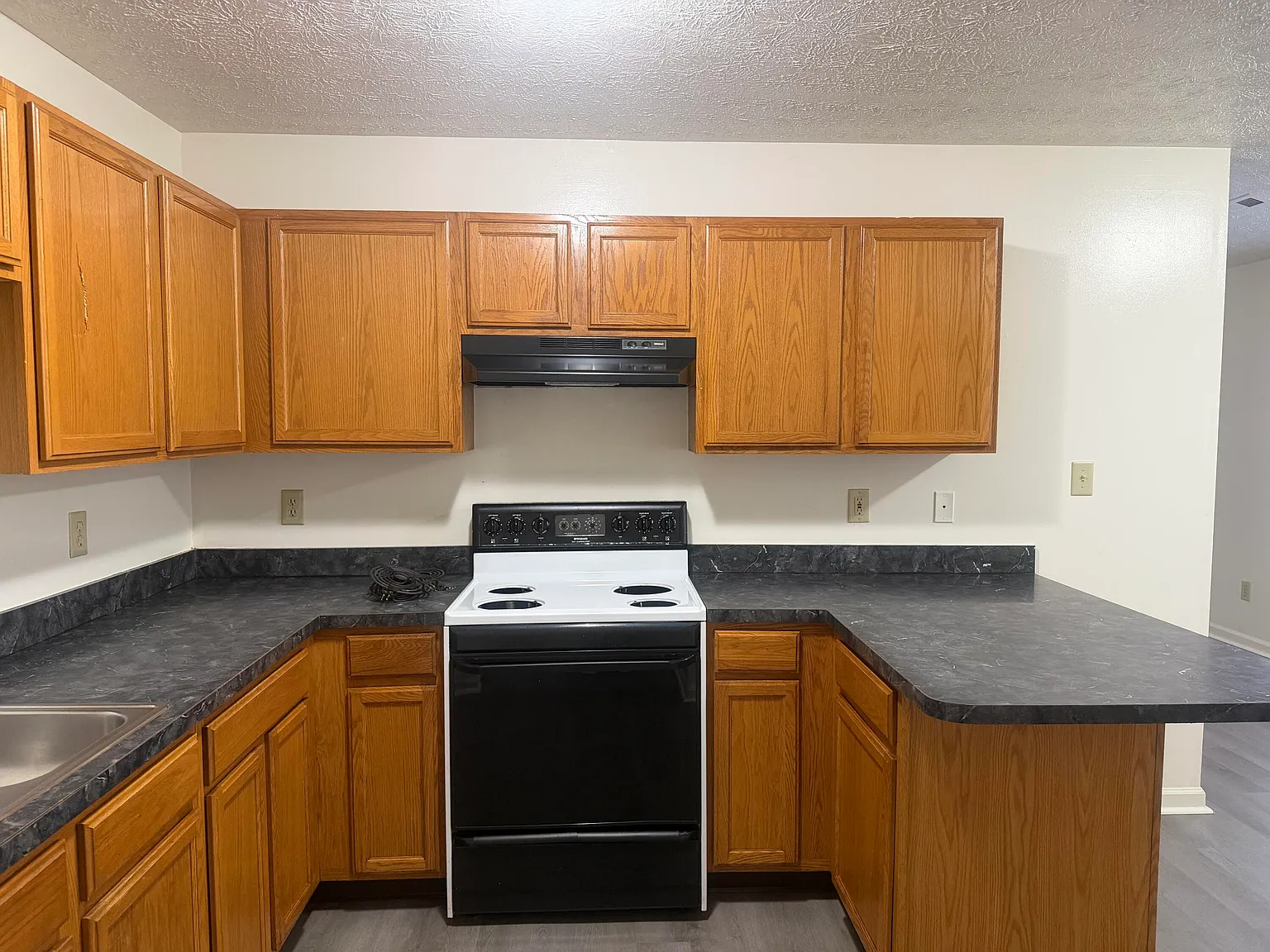 3 bed, 2.0 bath, 1207 sqft, $1,895 — Photo 2