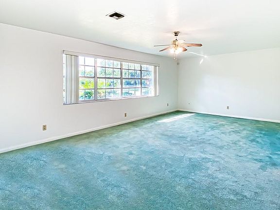 4th image of 2403 Lakeview Dr