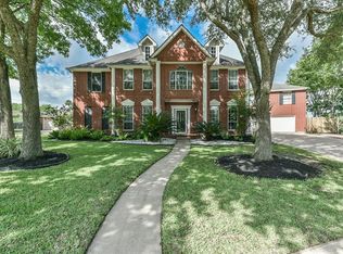 1802 Cloud Croft Dr, Friendswood, TX 77546