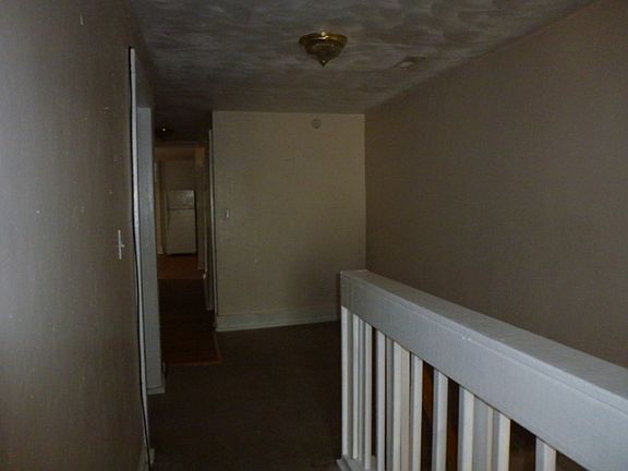 4th image of 410 W 31st St