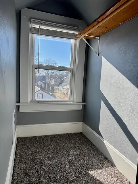 3 bed, 975 sqft, $1,700 — Photo 2