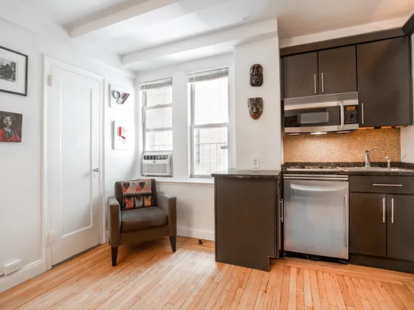 321 East 43rd Street image 1 of 4