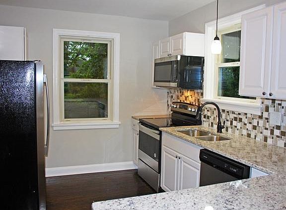 4th image of 3921 Merry Oaks Ave