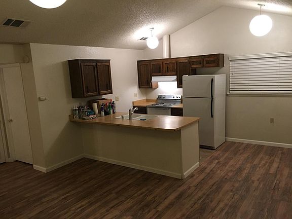 Kitchen counter/bar area