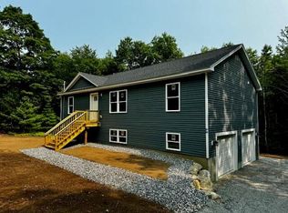 4 Colonial Dr, Raymond, ME 04071