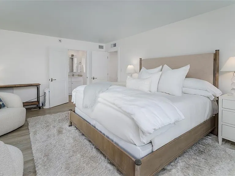 3450 Gulf Shore Blvd N #210 — Photo 14