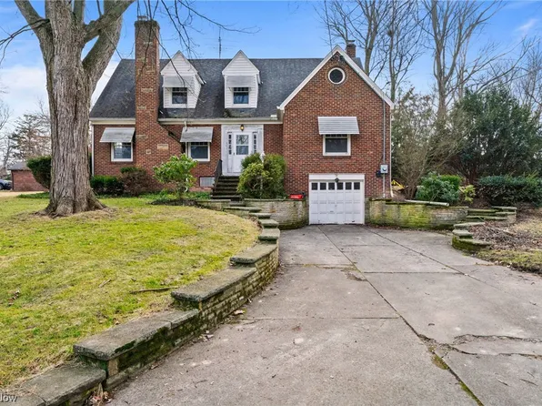 101 Idlewood Dr, Amherst, OH 44001