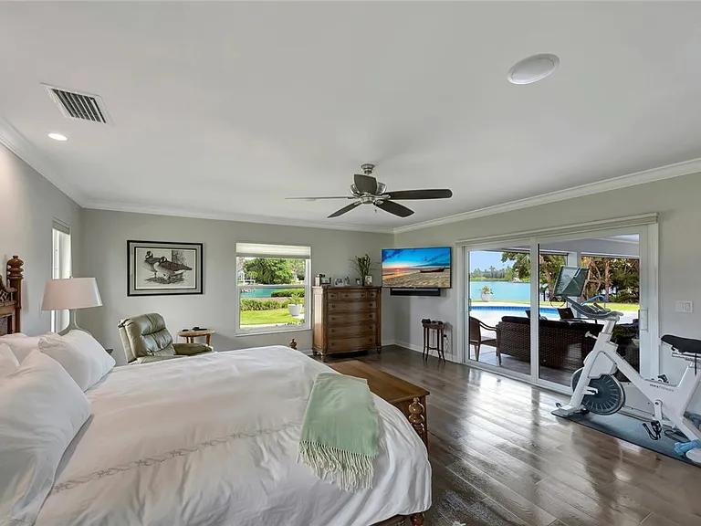 518 River Dr — Photo 22