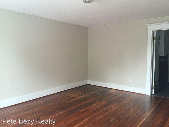 4th image of 323 N Railroad Ave