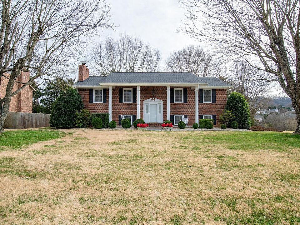 1st image of 302 Hale Meade Dr
