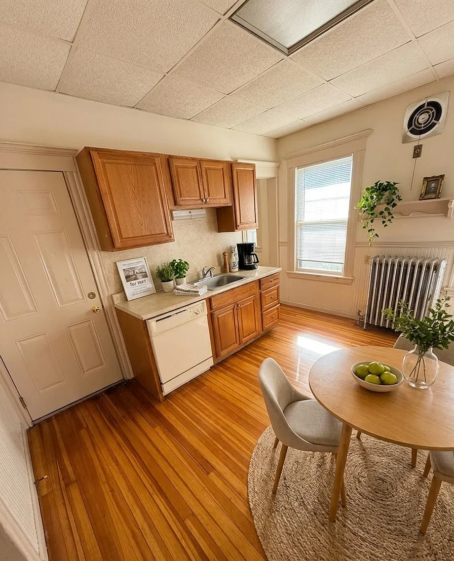 82 Porter Street — Photo 2