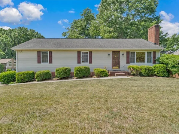 165 Fox Fire, Cloverdale, VA 24077