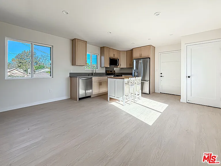 2617 Veteran Ave — Photo 5