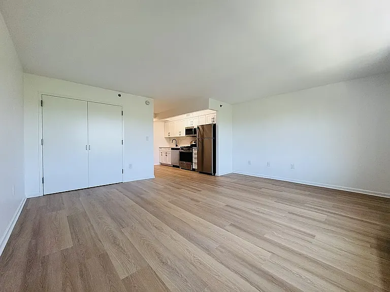 218 Myrtle Ave #3D — Photo 2