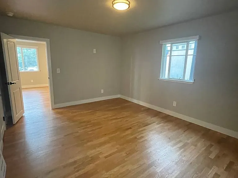 921 Walnut St — Photo 14