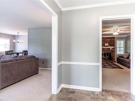 3rd image of 2 Bayberry Ct