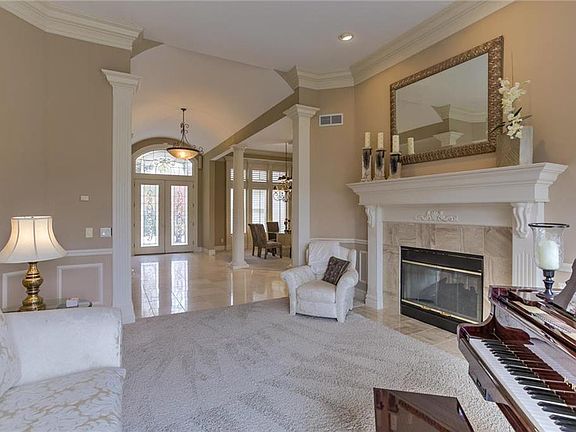 4th image of 644 NE Lake Pointe Dr