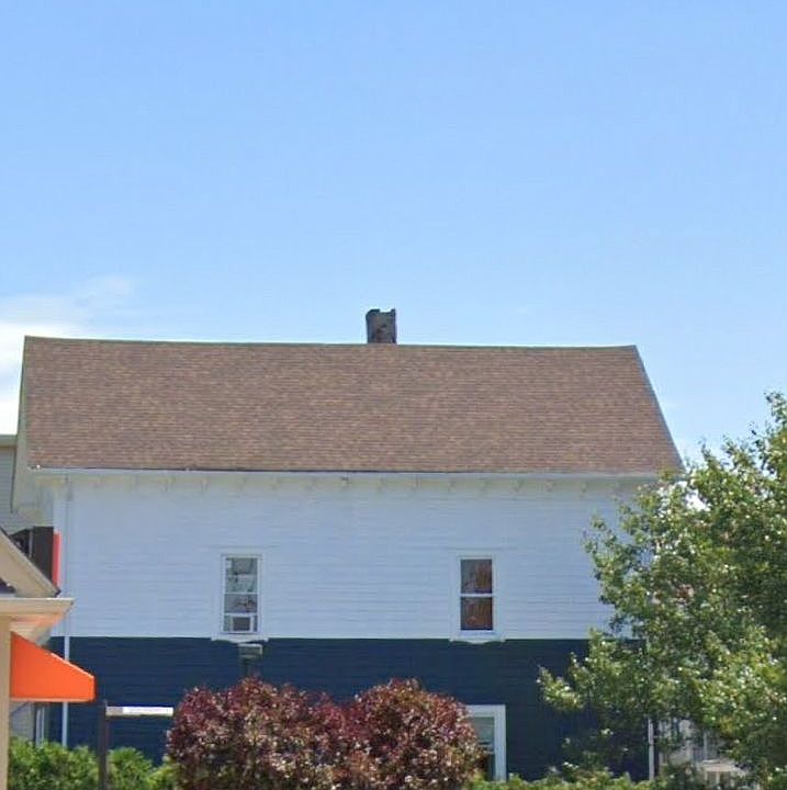 2nd image of 137 Waverly St