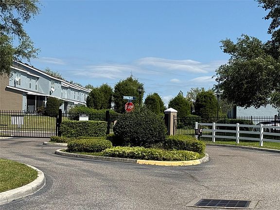 3rd image of 1551 Blue Magnolia Rd