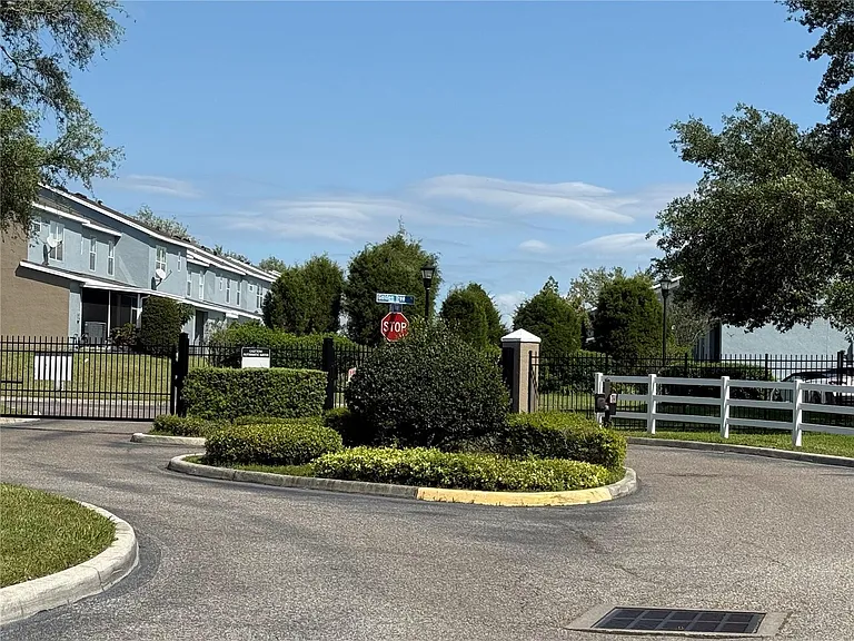 1551 Blue Magnolia Rd — Photo 3