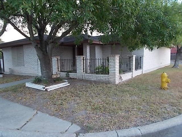 1st image of 2721 Hunters Crossing St