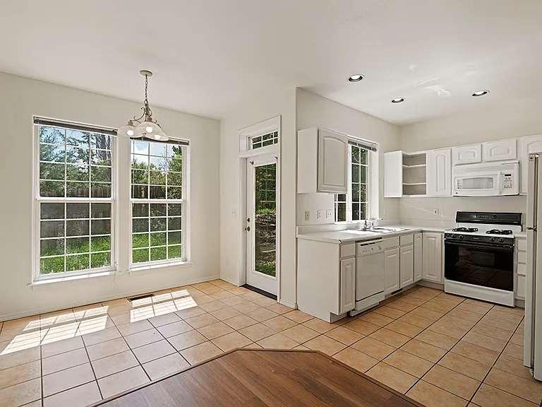 606 Valentine Dr — Photo 9