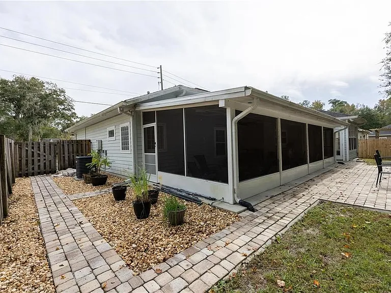 5504 NW 34th St — Photo 40