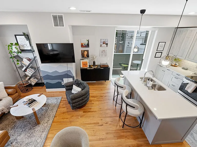 1731 Irving St #105 — Photo 32