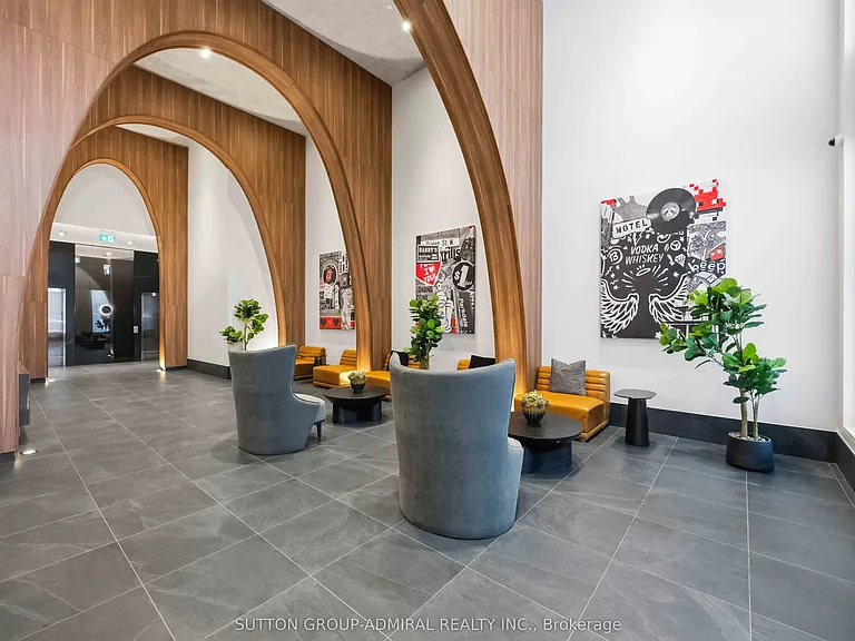 270 Dufferin St #902 — Photo 2