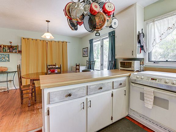 3rd image of 495 Great Oak Cir