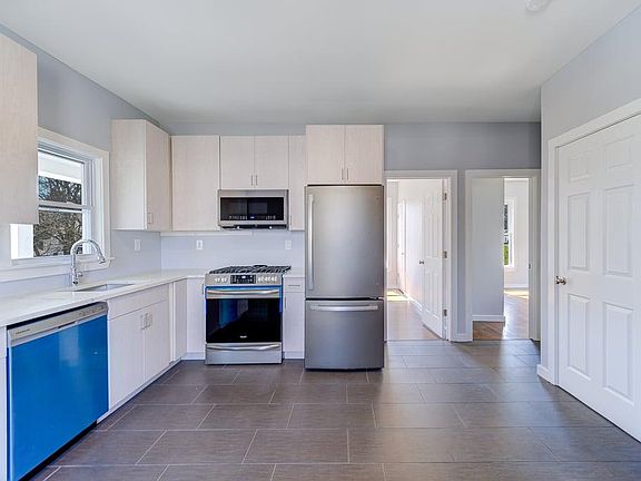 4th image of 30 N Liberty Dr #210