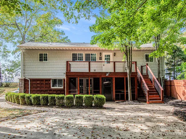 1178 Cherry Dr, South Haven, MI 49090