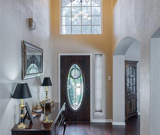 5th image of 2102 Crestwood Trl