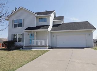 808 Garnet Cir, Smithville, MO 64089
