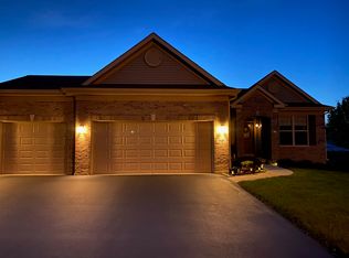 1121 Meadow Lake Ct, Antioch, IL 60002