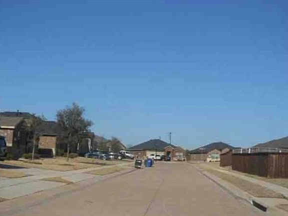 Exterior Neighborhood (street photo)