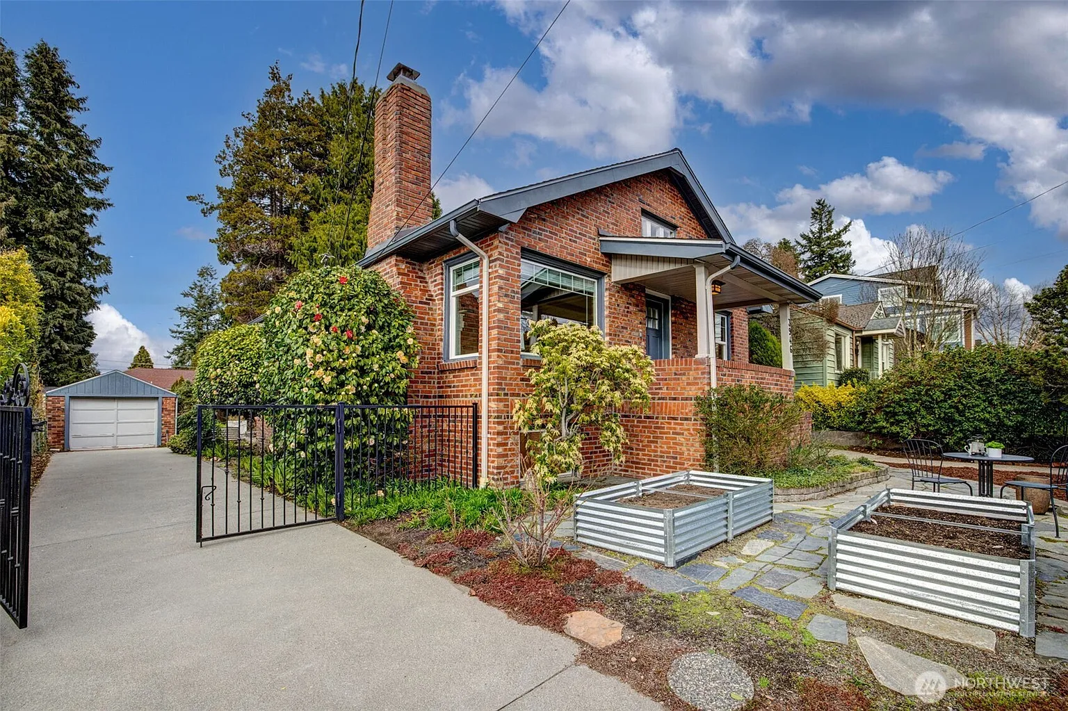 3946 SW Kenyon photo 1