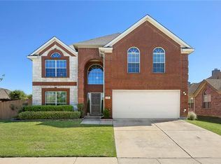 220 Fountainview Dr, Euless, TX 76039