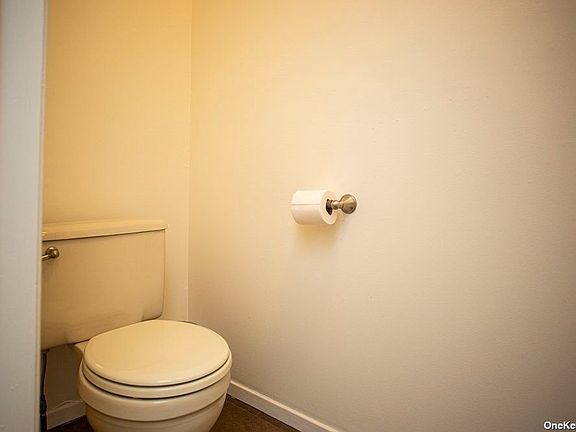 4th image of 305 Sara Cir #305