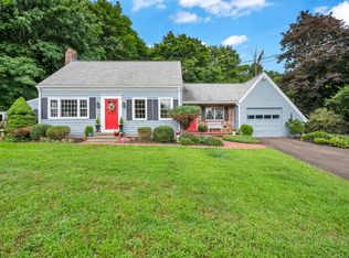 570 Gilbert Ave, Hamden, CT 06514