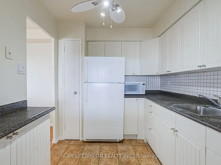 1360 York Mills Rd #905 — Photo 16