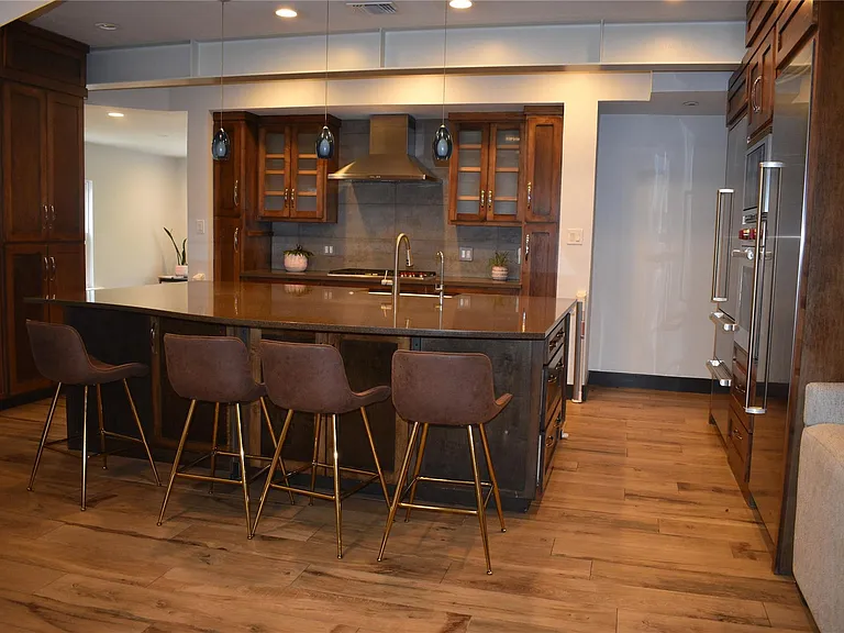 4521 Maple St — Photo 3