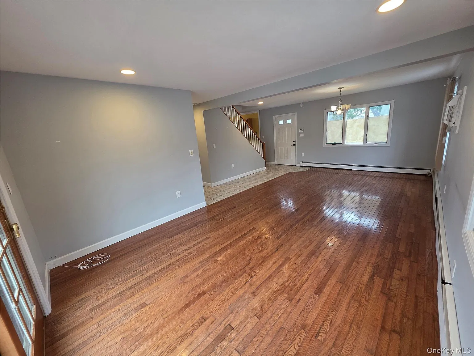 3 bed, 1.0 bath, 1050 sqft, $3,750 — Photo 3