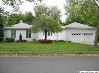 6 Ruset Ln, Farmingdale, NJ 07727