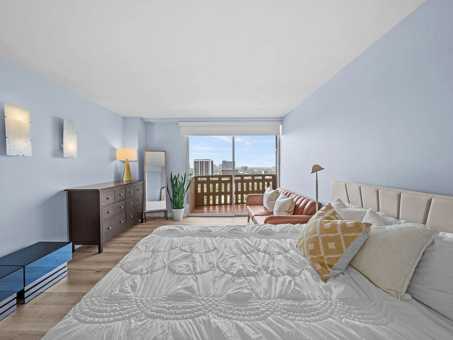 2 bed, 2.0 bath, 1145 sqft, $2,600 — Photo 2