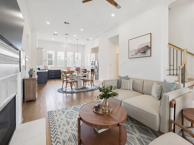 2714 Harvard St — Photo 15