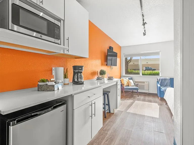228 Spaces - Furnished Micro-Living Apartments — Photo 21