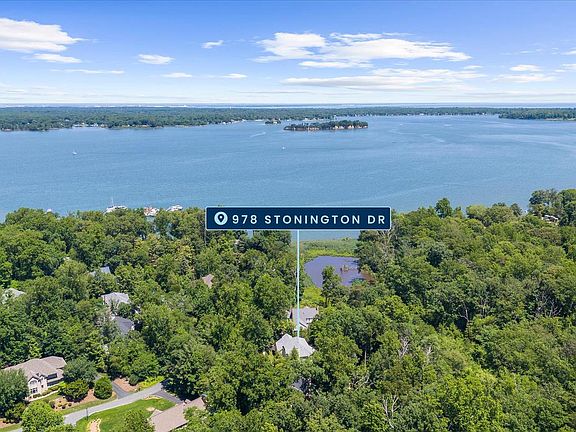 2nd image of 978 Stonington Dr