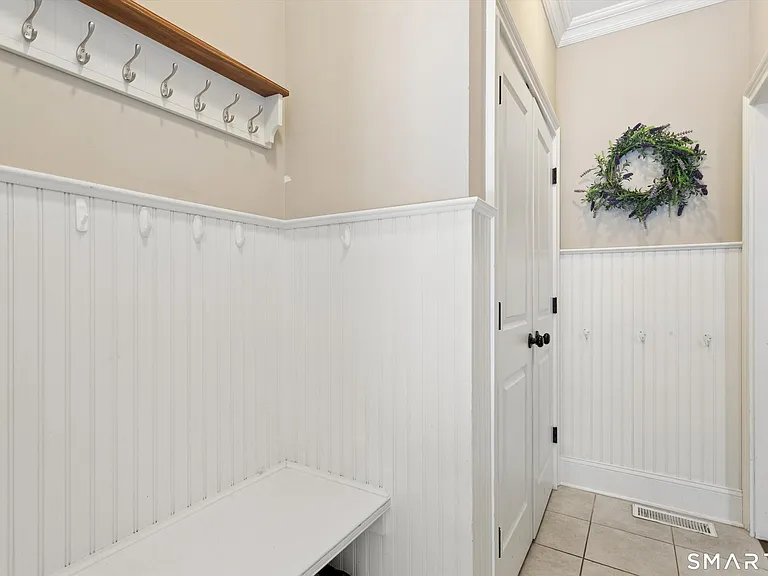 87 Kings Hwy S — Photo 27